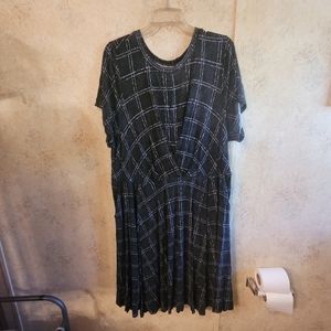Torrid Super Soft Knits Black, Grey and White Shortsleeve Dress